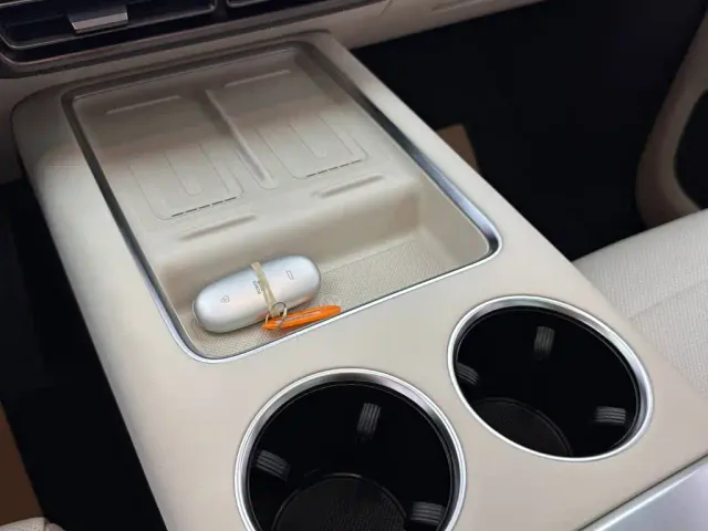 Li Auto MEGA — Фото автомобиля 19