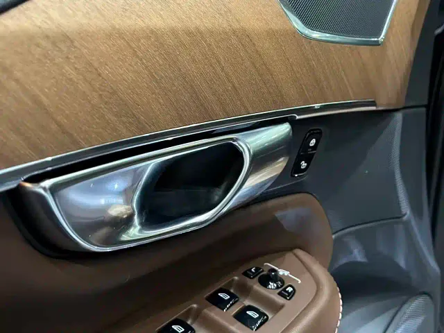 Volvo XC90 — Фото автомобиля 8