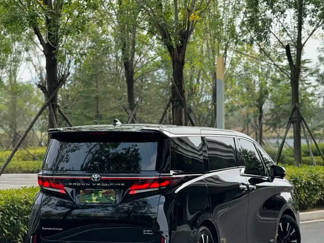 Toyota Vellfire — Фото автомобиля 18