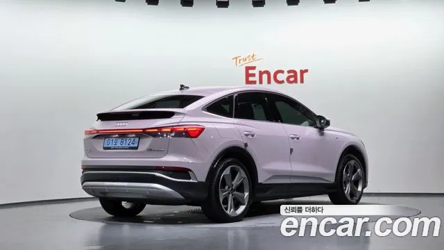Audi Q4 e-tron F4 — Фото автомобиля 2