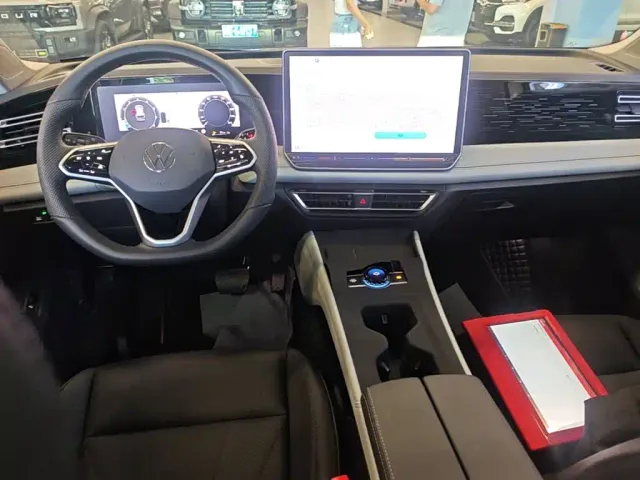 Volkswagen Tiguan L — Фото автомобиля 9