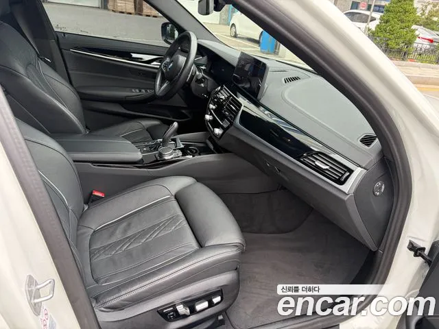 BMW 5 Series G30 — Фото автомобиля 17