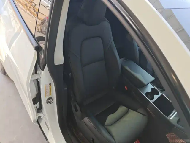 Tesla Model Y — Фото автомобиля 24