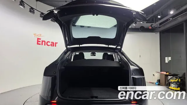 Tesla Model Y — Фото автомобиля 27