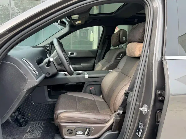 Li Auto L8 — Фото автомобиля 8