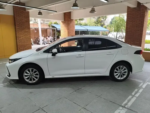 Toyota Corolla — Фото автомобиля 2