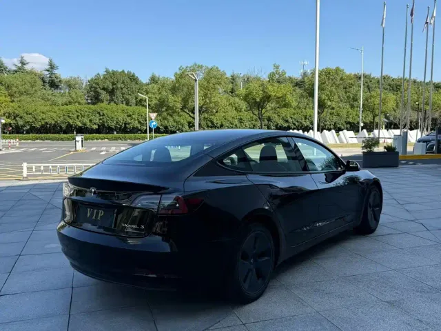 Tesla Model 3 — Фото автомобиля 9