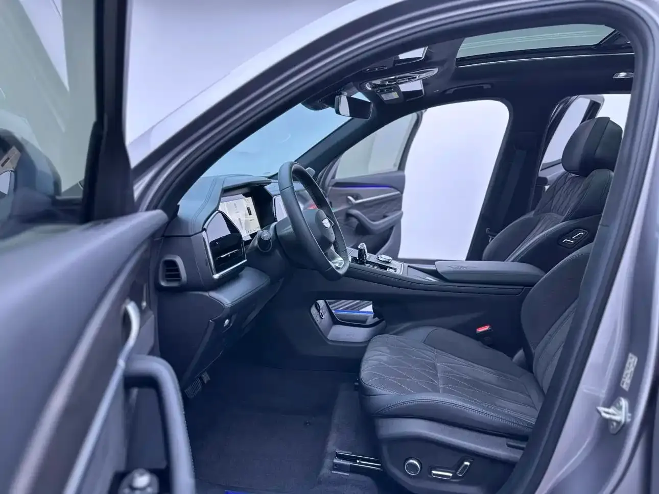 Geely Xingyue L 2025 Oriental Glory 2.0TD Automatic Star Collector Edition — Фото автомобиля 13