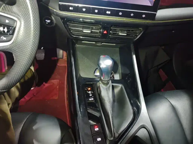 Roewe i5 — Фото автомобиля 13