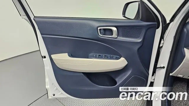 Hyundai Venue — Фото автомобиля 24