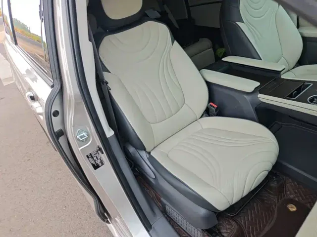Toyota Sienna — Фото автомобиля 24