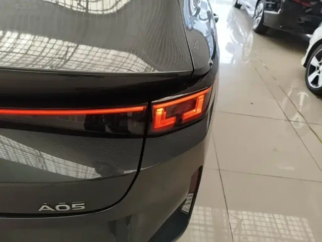 Changan Qiyuan A05 — Фото автомобиля 7