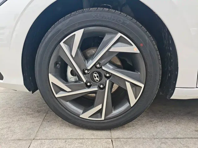 Hyundai Elantra — Фото автомобиля 14