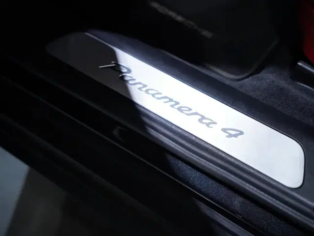 Porsche Panamera — Фото автомобиля 12