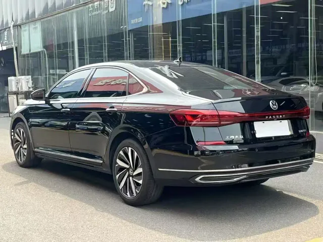 Volkswagen Passat — Фото автомобиля 6