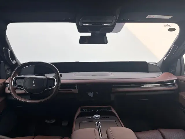 Lincoln Navigator — Фото автомобиля 8