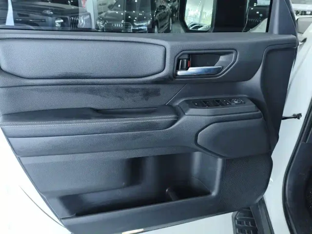 Toyota Prado — Фото автомобиля 7
