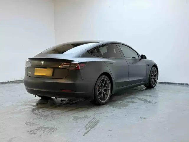 Tesla Model 3 — Фото автомобиля 6