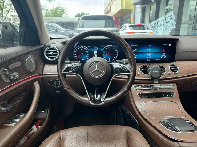 Mercedes-Benz E-Class — Фото автомобиля 10