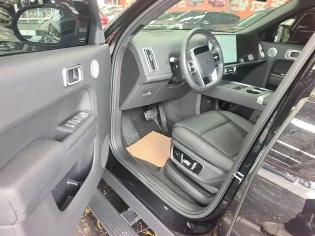 Li Auto L9 — Фото автомобиля 15