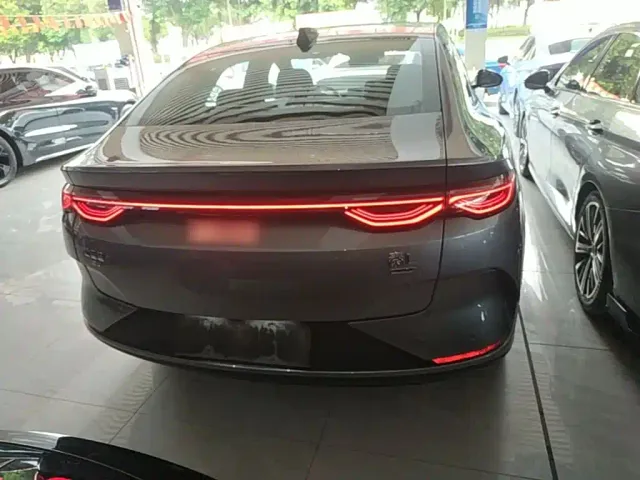 BYD Qin L — Фото автомобиля 5