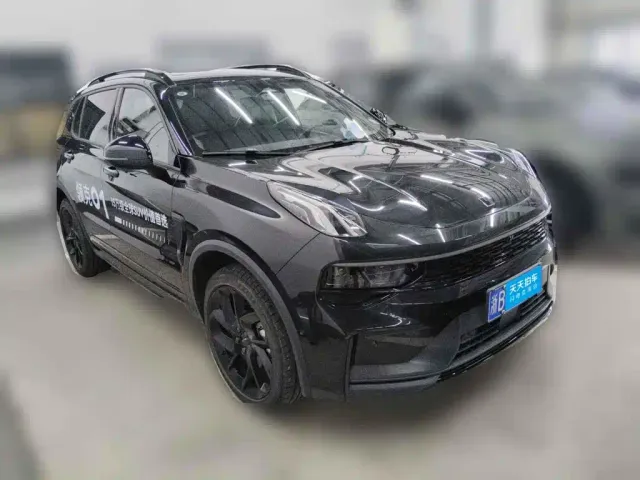 Lynk & Co 01 — Фото автомобиля 3