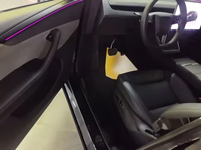 Tesla Model Y — Фото автомобиля 15