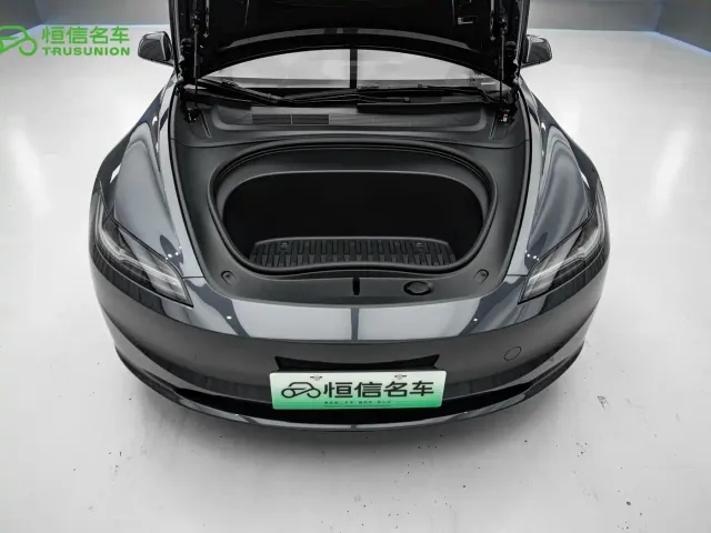 Tesla Model 3 — Фото автомобиля 11