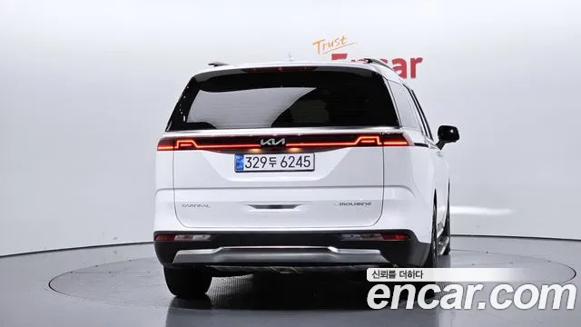 Kia Carnival Generation 4 — Фото автомобиля 4