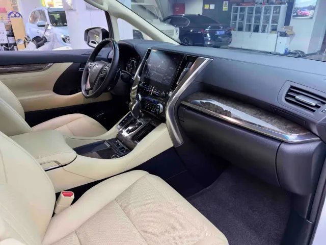 Toyota Vellfire — Фото автомобиля 23