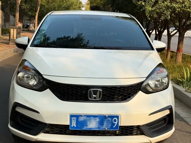 Honda Fit — Фото автомобиля 3