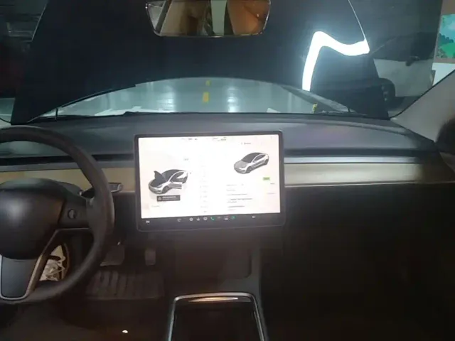 Tesla Model 3 — Фото автомобиля 9
