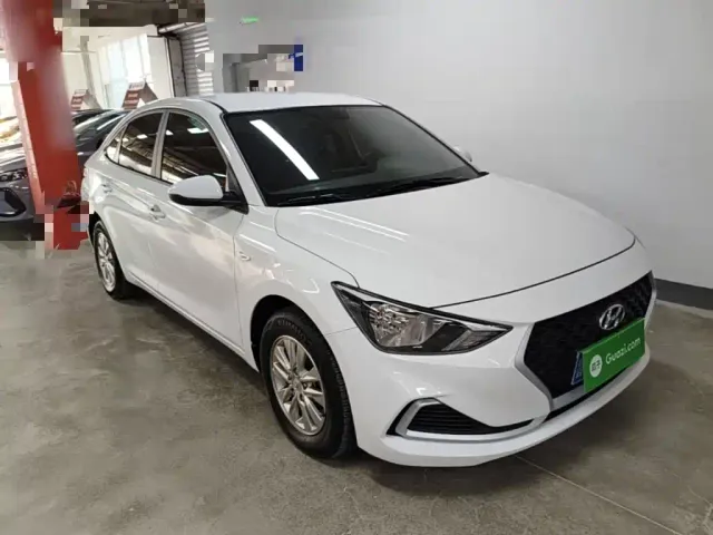 Hyundai Elantra — Фото автомобиля 3