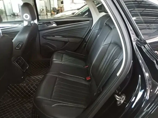 Volkswagen Passat — Фото автомобиля 16