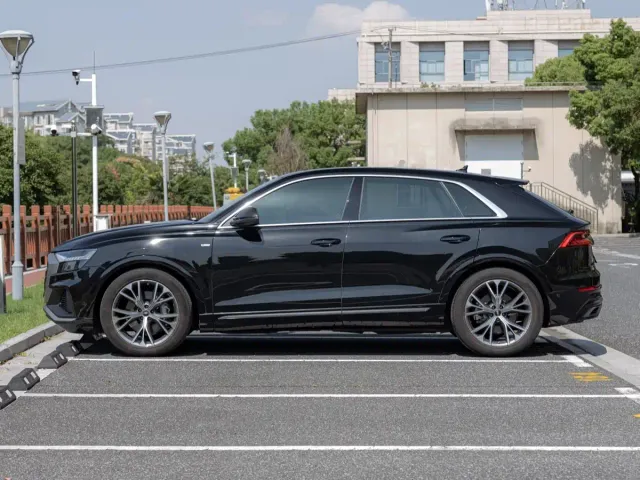 Audi Q8 — Фото автомобиля 4