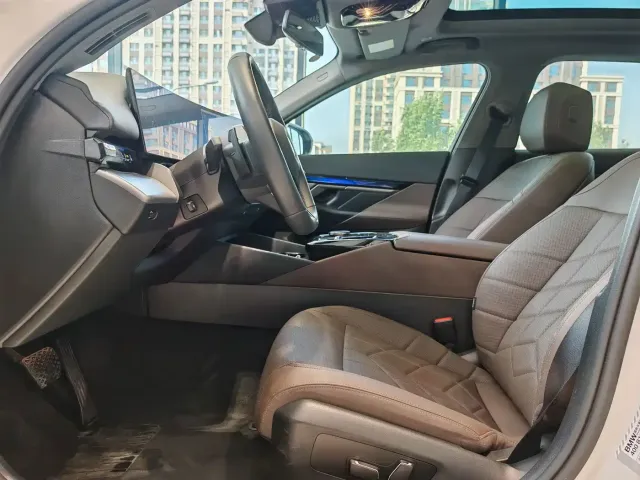 BMW 5 Series — Фото автомобиля 14