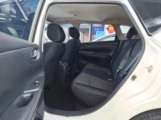 Nissan Tiida — Фото автомобиля 6