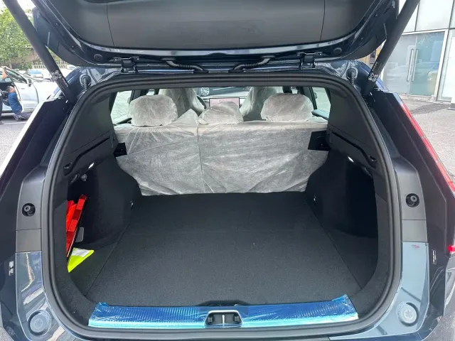 Volvo XC70 Plug-in Hybrid — Фото автомобиля 17