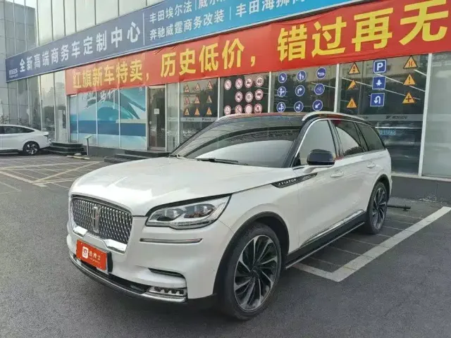 Lincoln Aviator — Фото автомобиля 7