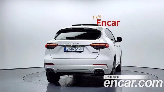 Maserati Levante — Фото автомобиля 4