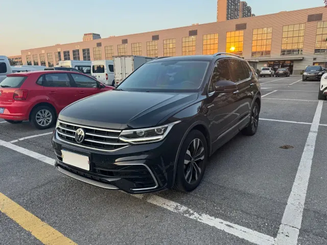 Фотография автомобиля — Volkswagen Tiguan L