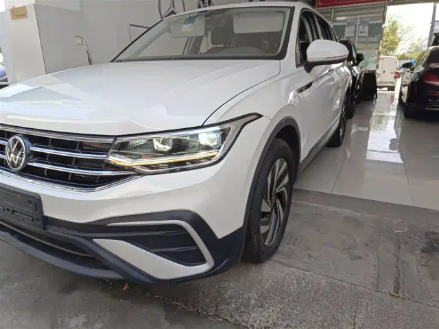 Volkswagen Tiguan L — Фото автомобиля 17