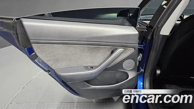 Tesla Model 3 — Фото автомобиля 14