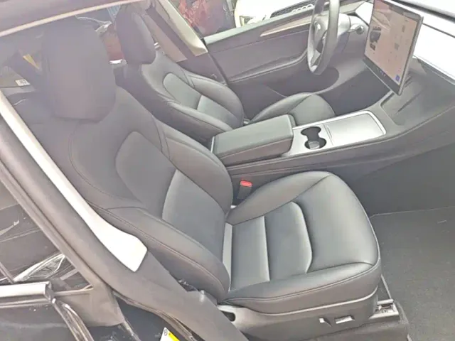 Tesla Model Y — Фото автомобиля 24
