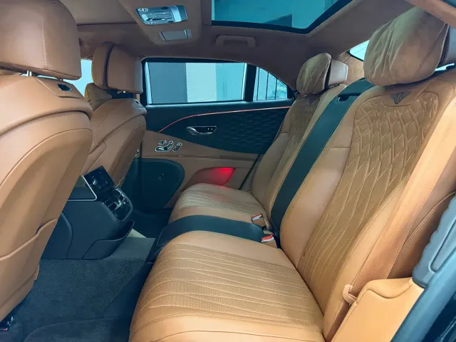 Bentley Flying Spur — Фото автомобиля 11