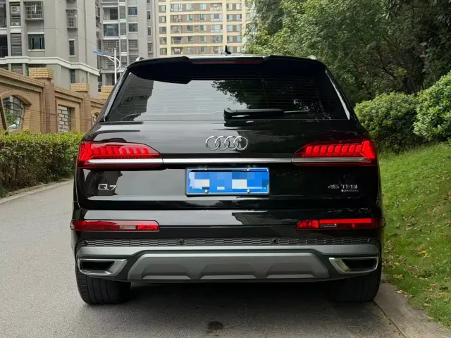 Audi Q7 — Фото автомобиля 6