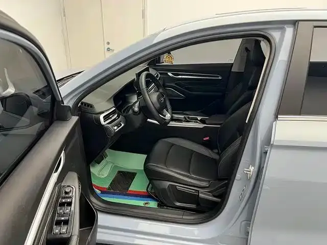 Geely Emgrand — Фото автомобиля 13