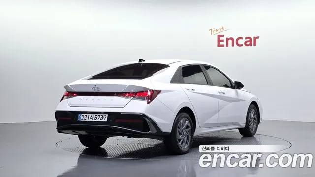 Hyundai Avante CN7 — Фото автомобиля 2