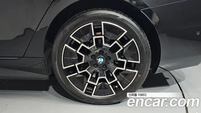 BMW i4 — Фото автомобиля 17