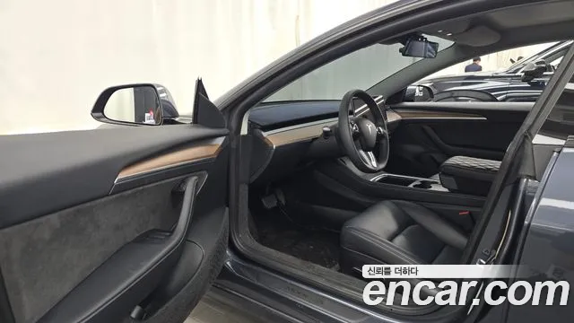 Tesla Model 3 — Фото автомобиля 10
